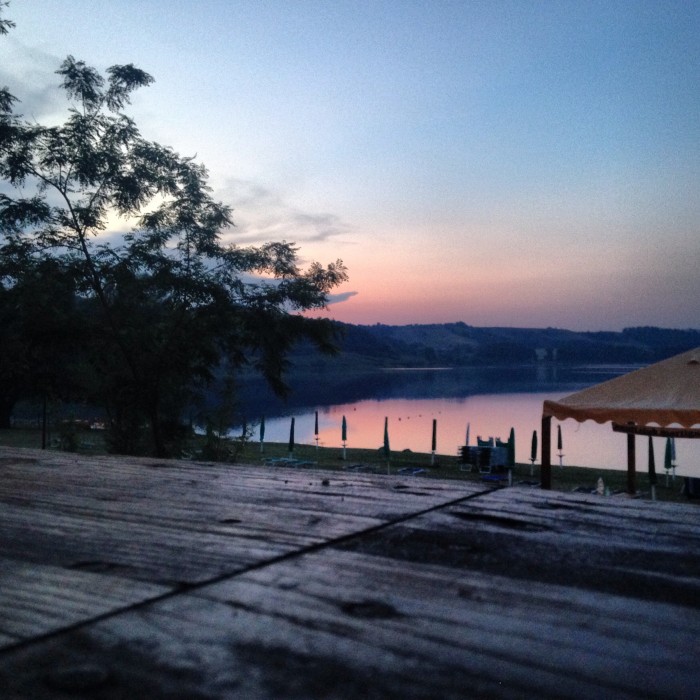 lago di martignano tramonto