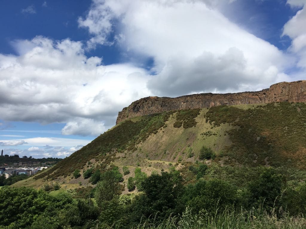 arthur's cliff edimburgo collina