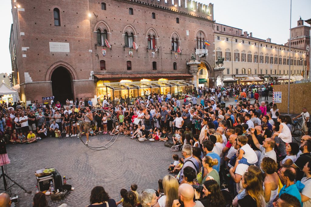 ferrara buskers festival, artisti di strada