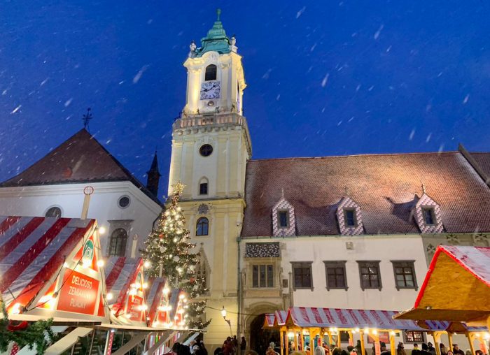 Bratislava mercatini natale neve